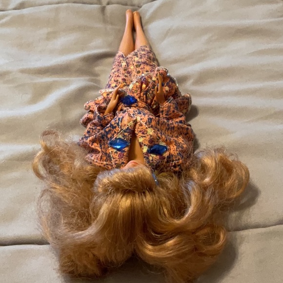 Barbie and the Beat Midge Doll - Picture 12 of 12